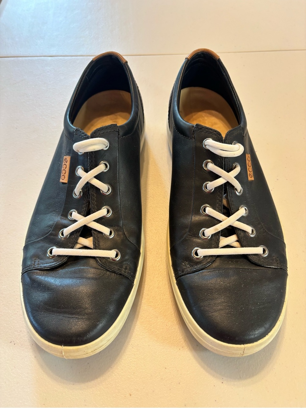 Ecco Women Black Leather Sneakers with White Soles and Laces 42